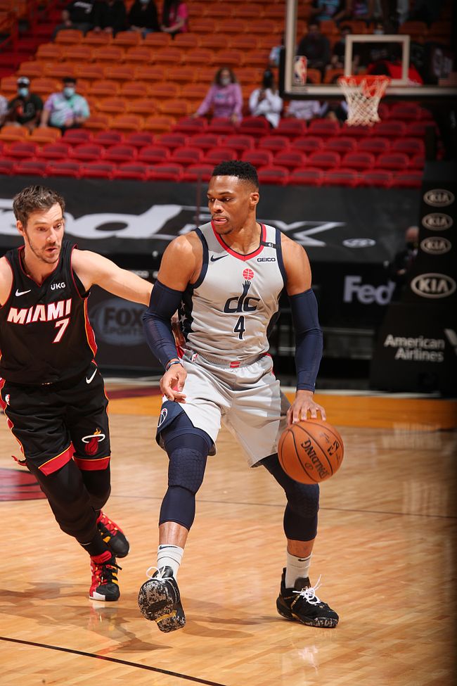 足总杯冲刺阶段走向成谜;华盛顿奇才复出首秀;气氛紧张;球探报告显示潜力的简单介绍-奇异果平台