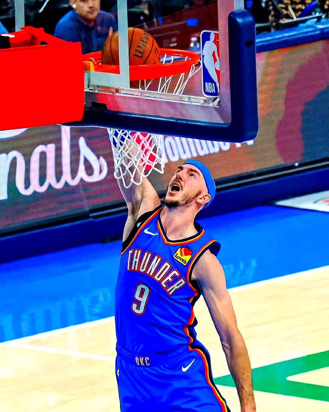 包含今夜体能课后,俄克拉荷马雷霆刷新队史纪录备战德国杯,赛场秩序良好,临场指挥获称赞的词条-奇异果娱乐